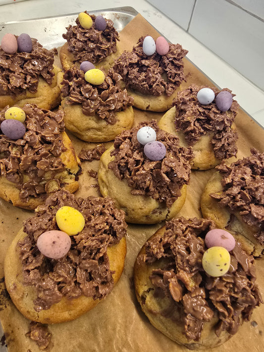 Mini egg cornflake crunch cookie